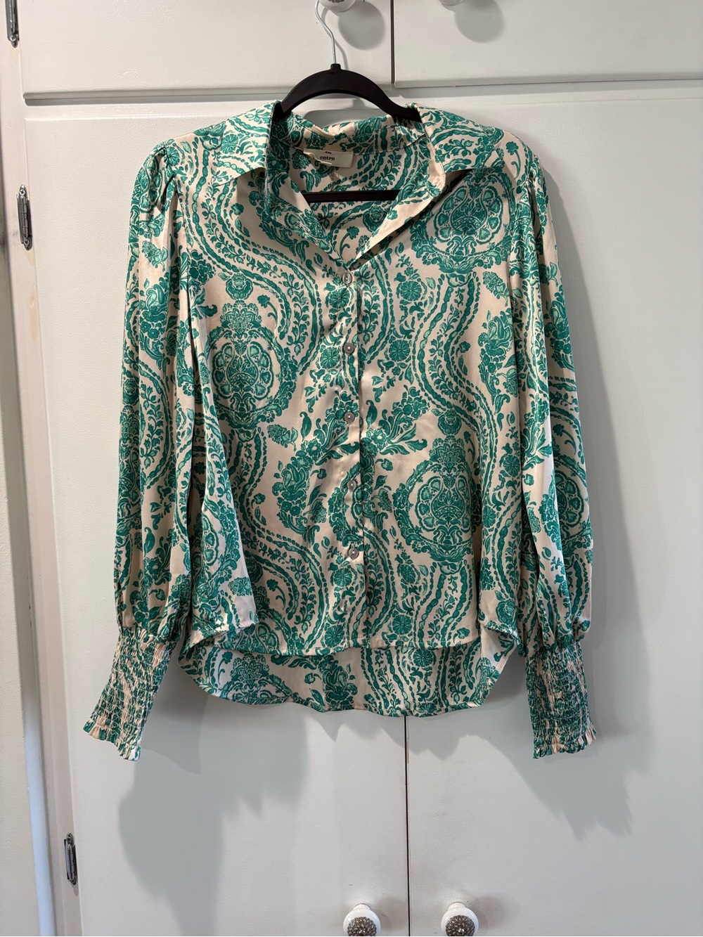 entro Green Paisley Button-Down Blouse on Cream S